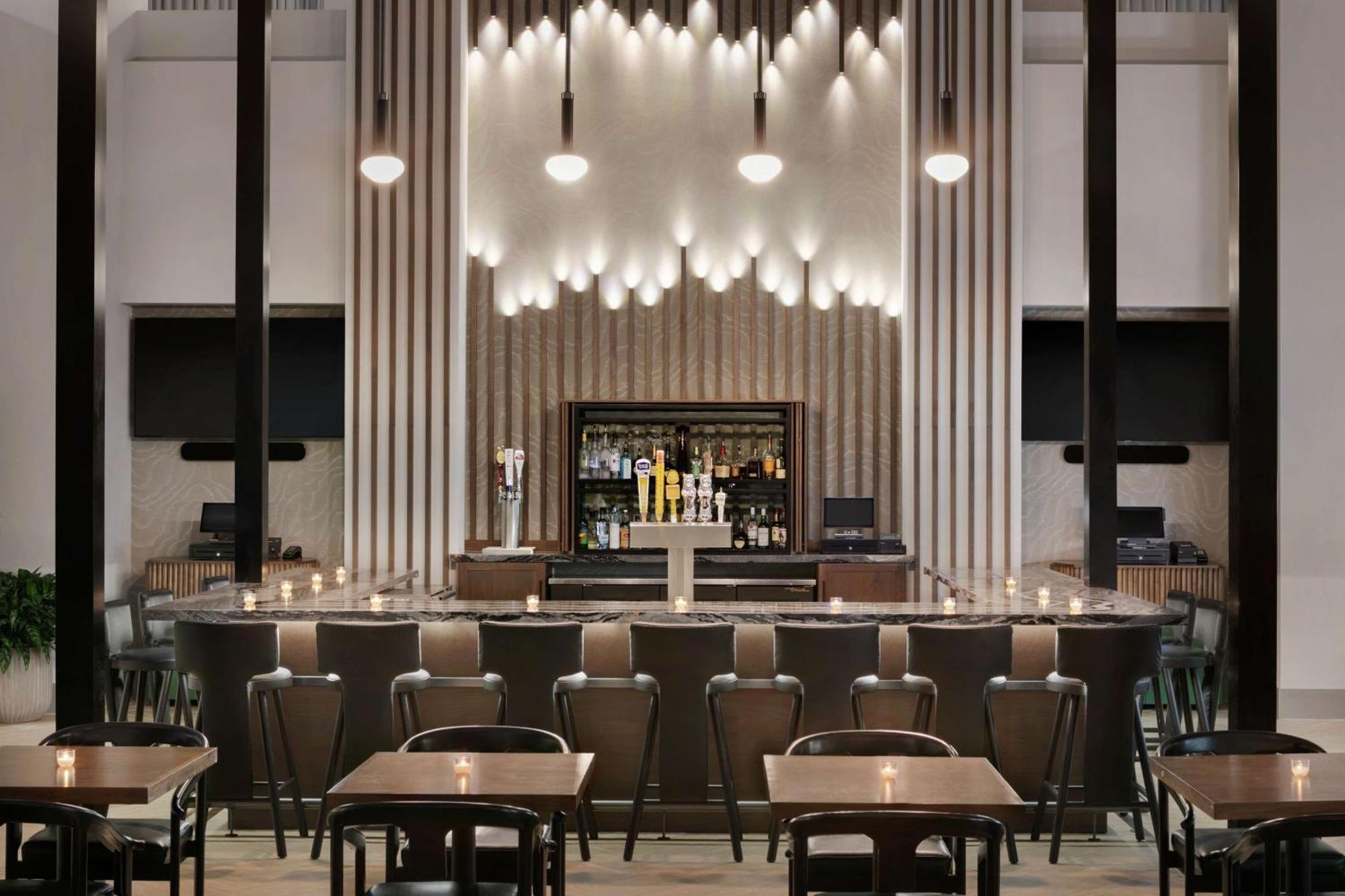 Hotel Embassy By Hilton Philadelphia Valley Forge 3*