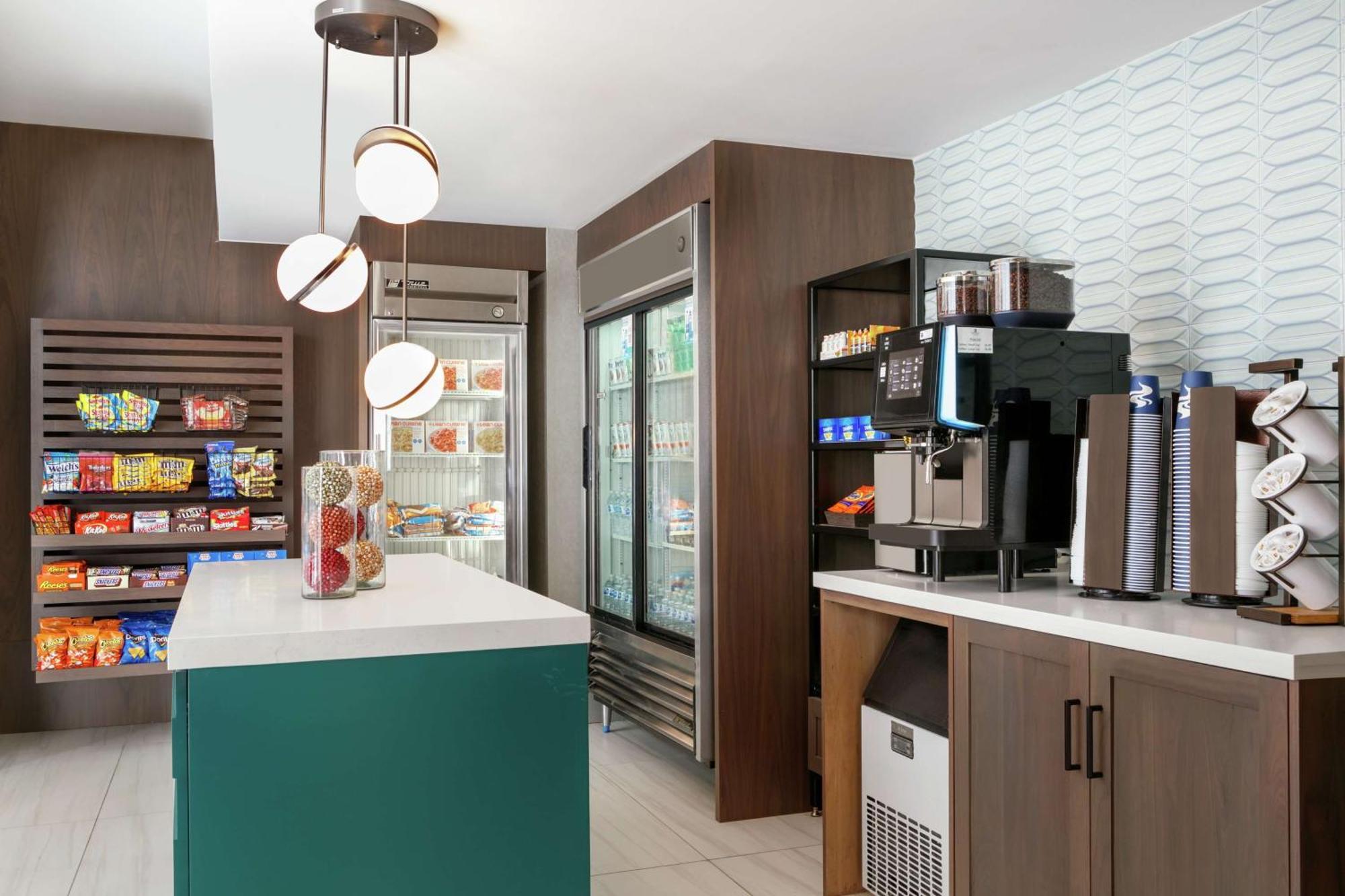 Hotel Embassy By Hilton Philadelphia Valley Forge 3*
