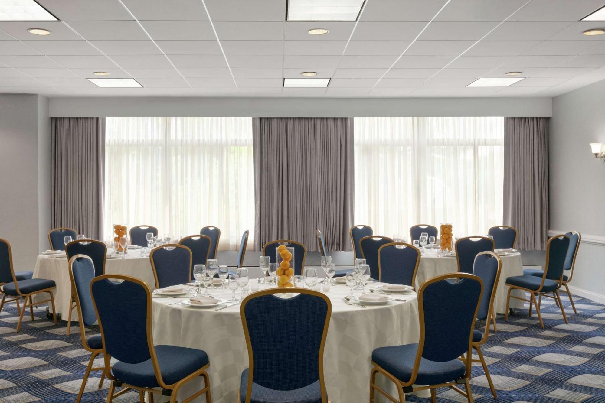 Hotel Embassy By Hilton Philadelphia Valley Forge Wayne