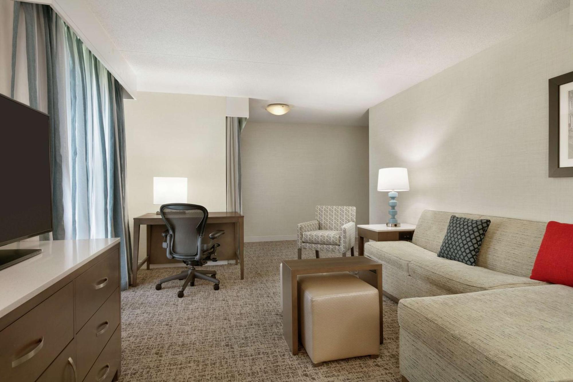 Hotel Embassy By Hilton Philadelphia Valley Forge 3*