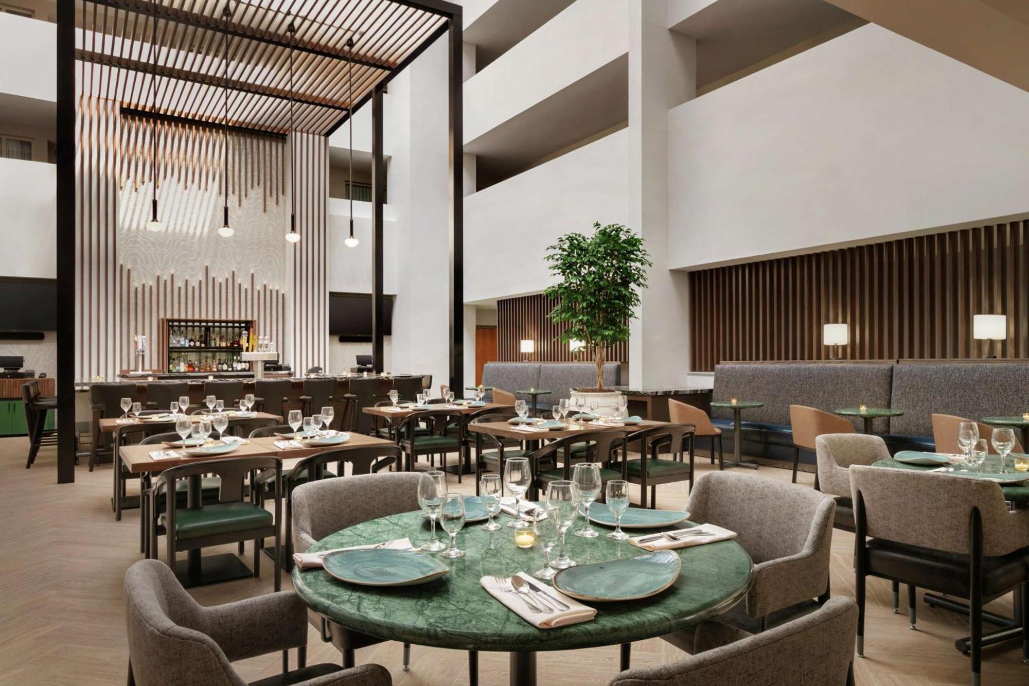 Hotel Embassy By Hilton Philadelphia Valley Forge 3*